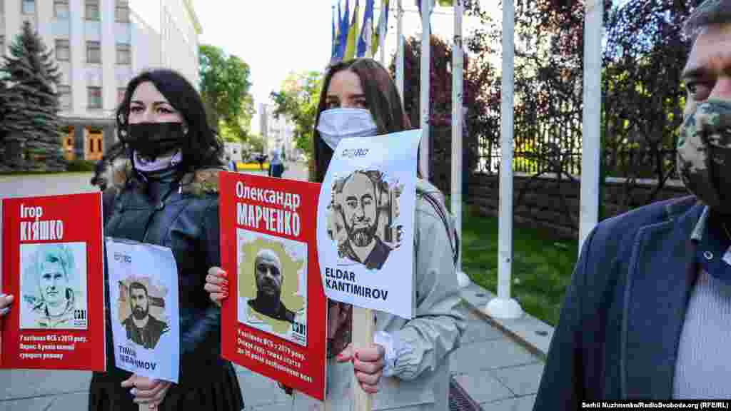 Кримчанина Ельдара Кантимирова затримали під час масових обшуків у Білогірському районі 10 червня 2019 року. Зараз він проходить як фігурант бахчисарайської «справи «Хізб ут-Тахрір», російські силовики переслідують його нібито за участь в діяльності терористичної організації. Захисники кримчан, яких обвинувачують у причетності до «Хізб ут-Тахрір», вважають справи мотивованим за релігійною ознакою