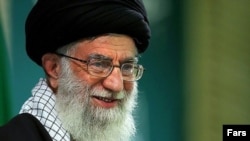 به گفته رویترز مجموعه اقتصادی تحت نظارت رهبر جمهوری اسلامی «بالغ بر ۹۵ میلیارد دلار» سرمایه در اختیار دارد.