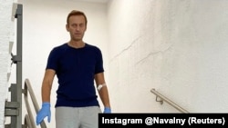 Олексій Навальний лишається у німецькій клініці