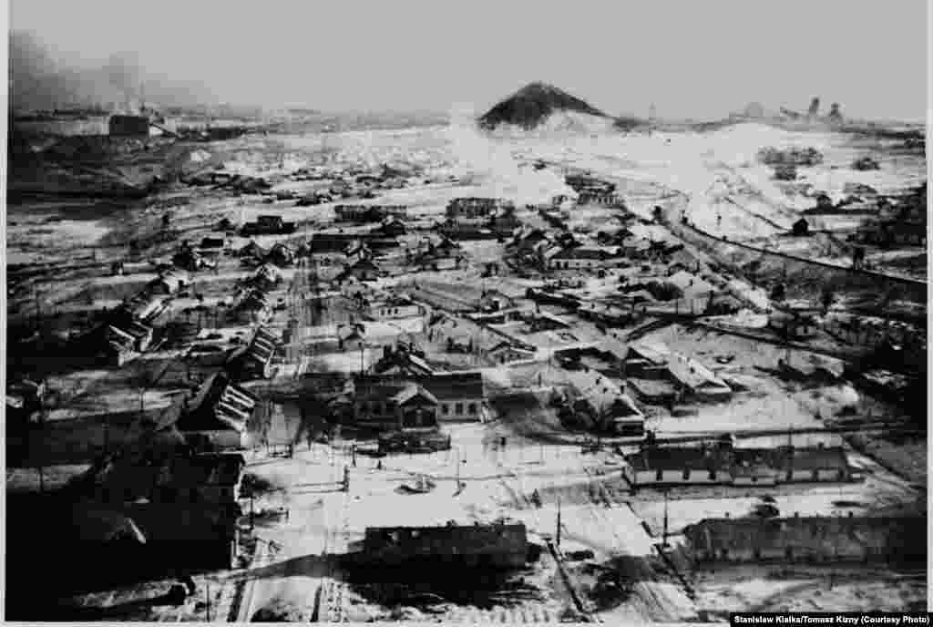 Ці табори у Воркуті з&rsquo;явилися у 1931 році, їхнє заснування мало на меті видобуток вугілля біля Уральських гір. Табори виникали аж до 1956 року