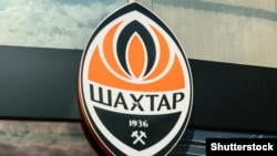 3 грудня УЄФА не дозволив донецькому «Шахтарю» провести матч Ліги чемпіонів через воєнний стан