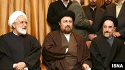 سیدمحمد خاتمی(راست) در کنار سید حسن خمینی و مهدی کروبی