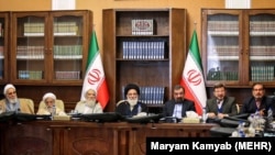 عکس آرشیوی است.