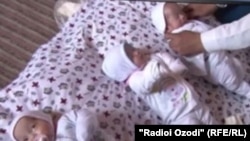 Эти тройняшки родились два года назад в Муминабадском райое