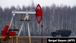 4 січня «Бєлнафтахім» повідомив про домовленість з Росією на постачання першої партії нафти, що закуповується за ціною без премії