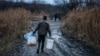Жители Торецка в который раз запасаются питьевой водой, ноябрь 2017 года