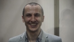 Server Mustafayev Rostov-na-Donu şeerindeki Rusiye arbiy mahkeme oturışuvında, 2019 senesi noyabr ayı