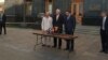 Американські сенатори Рон Джонсон (у центрі) та Кріс Мерфі (праворуч), Київ, 5 вересня 2019 року