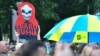  Під час акції протесту проти вторгнення військ Росії до України біля російського посольства у Польщі. Варшава, 17 липня 2022 року 
