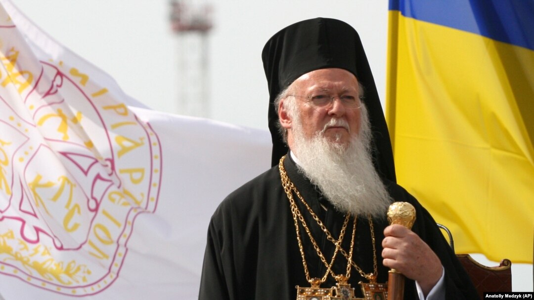 Автори розслідування припускають, що атаки на Вселенського патріарха пов’язані із спробою завадити створенню української церкви, незалежної від Московського патріархату