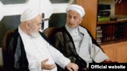 آیت الله صانعی (راست) و آیت الله منتظری. عکس تزئینی است.
