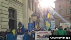Акция протеста "Демократической Украины" в Вене после расстрела протестующих на улице Институтской в Киеве