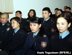 Сотрудники алматинского СИЗО на семинаре по борьбе с коррупцией. Алматы, 18 ноября 2011 года.