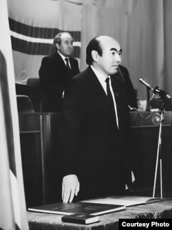 Абсамат Масалиев и Аскар Акаев, 27 октября 1990 г.