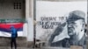 Stihovi pesme u slavu Ratka Mladića osuđenog na doživotni zatvor zbog ratnih zločina i genocida u BiH ispisani na muralu u centru Beograda (decembar 2021).