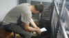 Патрульний поліцейський Іван Приходько, якого підозрюють у вбивстві 5-річного хлопчика. Засідання Голосіївського райсуду Києва, 4 червня 2019 року
