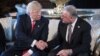 Президент США Дональд Трамп и спецпредставитель по Украине Киту Келлогг. Архивное фото