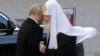 Архівна світина. Очільник Росії Володимир Путін (ліворуч) і Московський патріарх Кирило. Москва, 4 листопада 2018 року