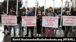 Акція «Люструй мене першим» біля Офісу президента України. Київ, 12 липня 2019 року