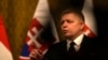 Таким чином вони протестували проти пропозиції Фіцо зробити сесію таємною на тій підставі, що він ділився конфіденційною інформацією