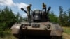 Украинские военнослужащие на зенитной самоходной установке "Гепард" во время боевой смены в Киевской области. Иллюстративное фото