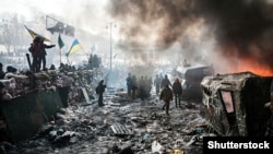 За даними Генпрокуратури, всього під час Революції гідності постраждали 2,5 тисячі людей, 104 із них загинули