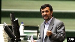 با وجود مخالفت های گسترده محمود احمدی نژاد روز جمعه اسفندیار رحیم مشایی را به عنوان معاون اول خود منصوب کرد.