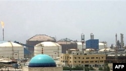 کارشناسان تحريم‌های بين‌المللی را یکی از مهم‌ترين عوامل تاخير در زمان‌بندی اجرای فازهای توسعه پارس جنوبی می‌دانند.