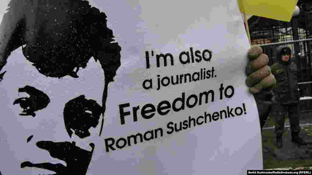 Український журналіст Роман Сущенко вже місяць перебуває в застінках російських в&#39;язниць, звинувачений у шпигунстві
