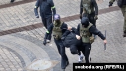 Як силовики розганяли «Марш народовладдя» у Мінську – фотогалерея