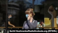 За минулу добу в Україні зареєстрували 2 411 нових хворих на COVID-19