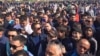 Атырау шаарында митингге катышкан жүздөгөн адамдар, 24-апрель, 2016