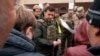 Президент України Володимир Зеленський під час відвідин Золотого на Луганщині, 26 жовтня 2019 року 