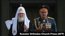 Патріарх Московський Кирило (Володимир Гундяєв) і міністр оборони Росії Сергій Шойгу в головному храмі російських збройних сил у Підмосков’ї, 14 липня 2020 року