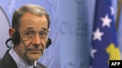 سولانا را دراين سفر نمايندگانی از پنج کشور اروپايی همراهی خواهند کرد