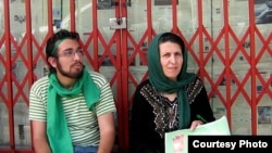 پروین فهیمی در کنار فرزندش سهراب اعرابی، از کشته‌شدگان وقایع پس از انتخابات در ایران