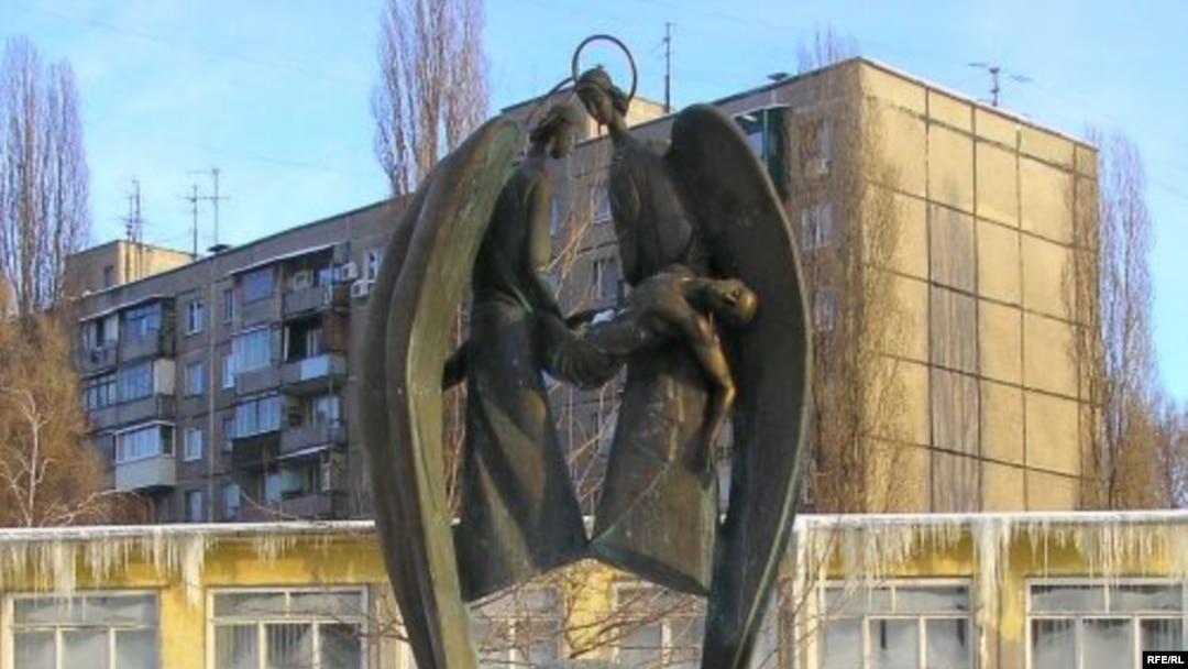 Пам’ятник жертвам трагедії.