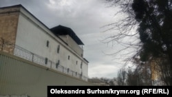 За словами кримськотатарського активіста Сервера Мустафаєва, у СІЗО йому не надають належної допомоги