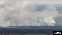 ДСНС продовжує гасити пожежу під Ічнею
