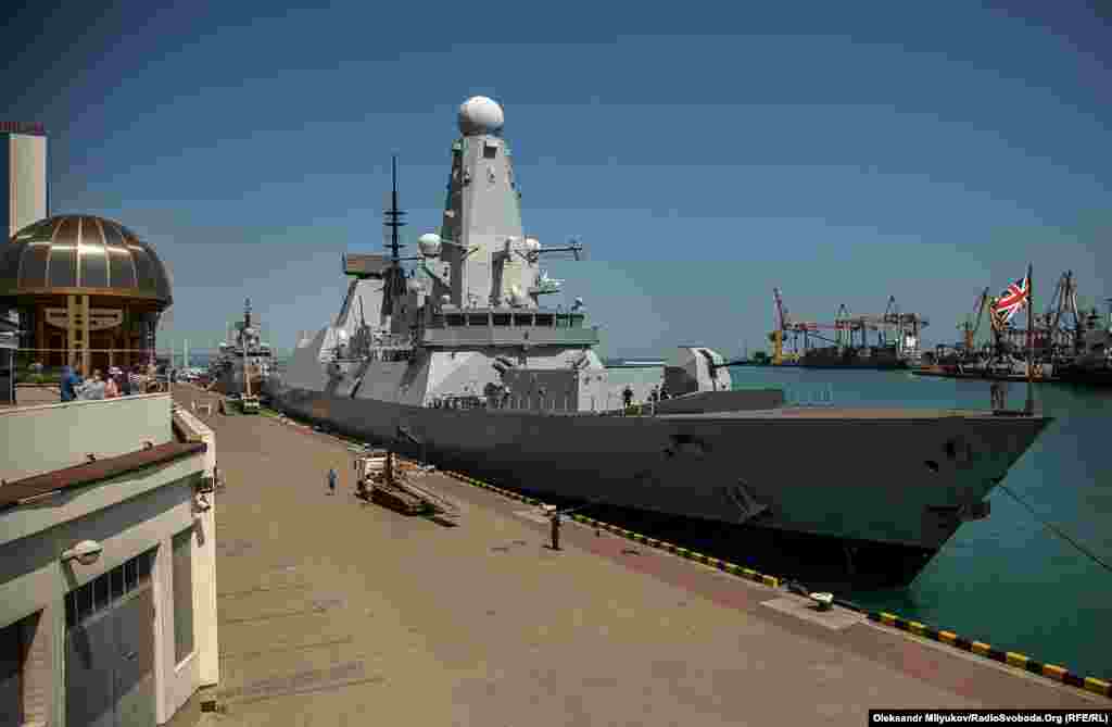 Эскадренный миноносец Duncan (type 45 destroyer) – тип современных эсминцев с управляемым ракетным оружием. Был спущен на воду в 2010 году