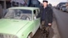 Математик Есенбек Уштенов из Сарыагаша зарабатывает на жизнь частным извозом. 10 января 2013 года.