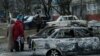 Знищені внаслідок обстрілу бойовиками «ДНР» автомобілі у Маріуполі. 25 січня 2015 року