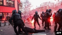 У Франції відбулися акції проти обмеження свободи інформації