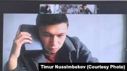 Темирлан Енсебек, автор Qaznews24 (на экране). 9 апреля 2025 года