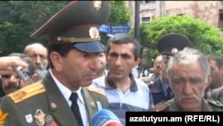 Володя Аветисян и его боевые товарищи на площади Свободы, Ереван, 13 мая 2013 г․