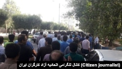 اعتراض صنفی کارگران گروه ملی صنعتی فولاد ایران روز سه‌شنبه و به رغم بازداشت بیش از ۵۰ تن از همکاران‌شان ادامه یافت.