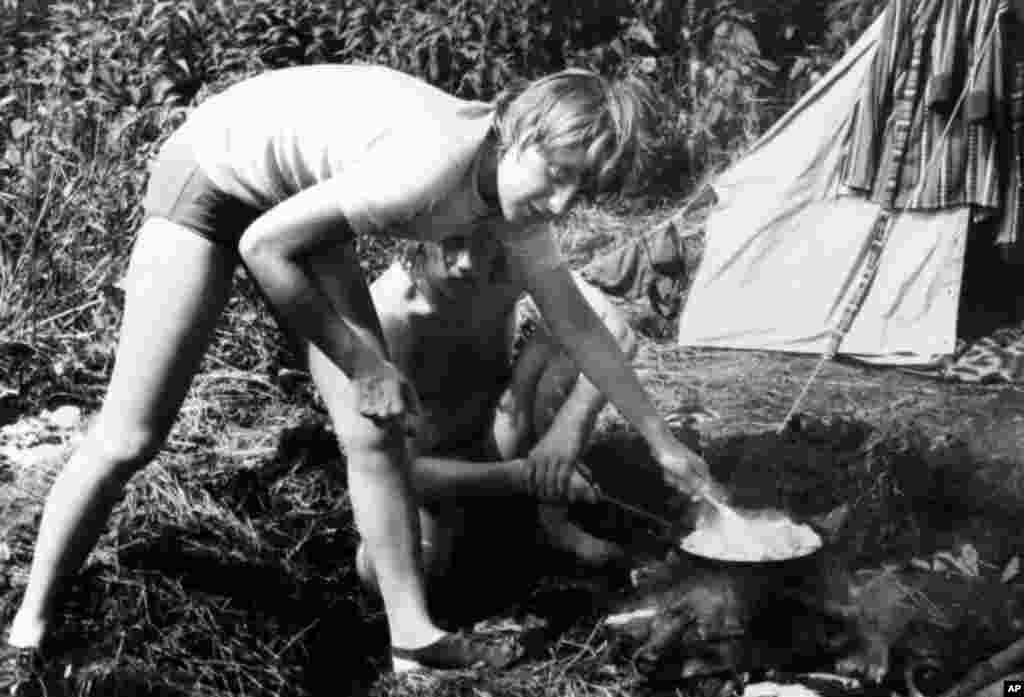 Майбутній канцлер Анґела Меркель&nbsp; в поході в 1973 році, за 16 років до возз&#39;єднання Німеччини