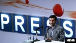 محمود احمدی نژاد پیروزی هایی داغ را برای ملت های منطقه پیش بینی کرد.