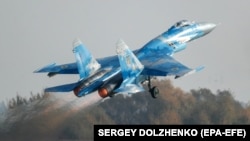 Військовий літак Су-27, ілюстративне фото