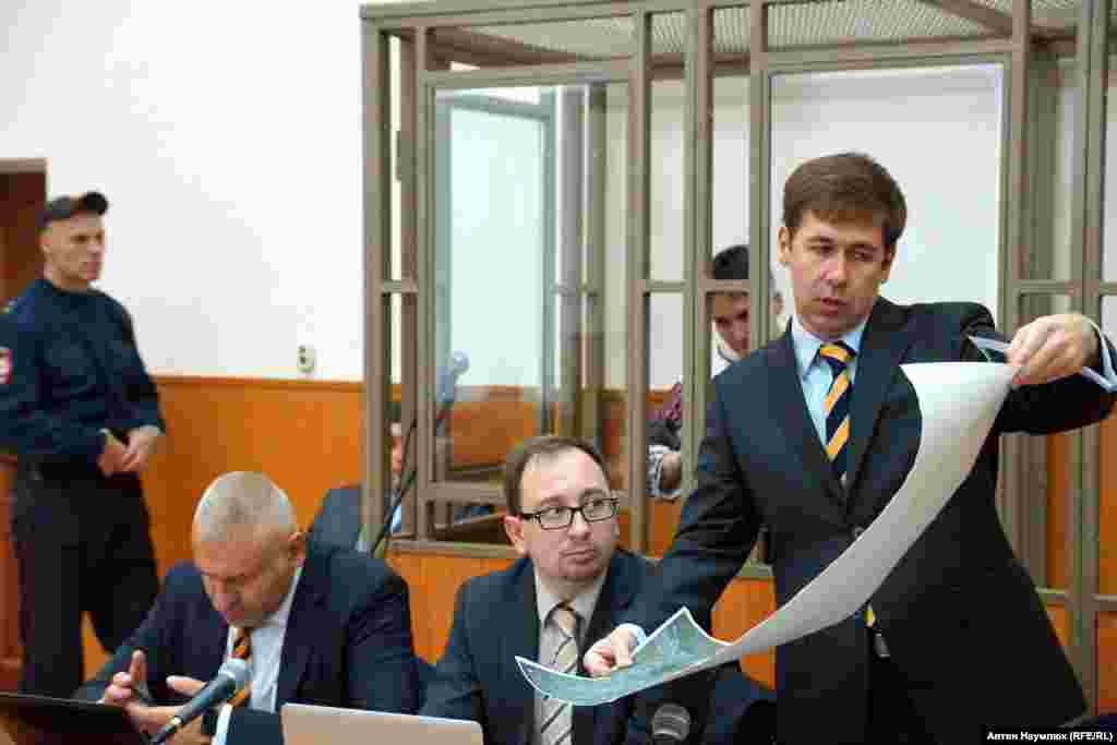 Защитниками в России выступили адвокаты Илья Новиков, Николай Полозов и Марк Фейгин